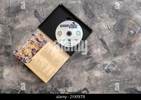 1994 réalisateurs coupent de la sortie de 1970 Woodstock un documentaire de trois jours de festival de musique tenu dans la boue et le chaos mettant en vedette de nombreux groupes importants Banque D'Images