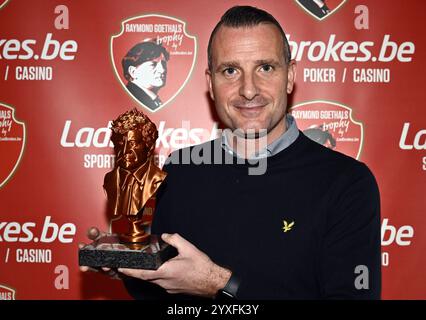 Grimbergen, Belgique. 16 décembre 2024. L'entraîneur-chef du club, Nicky Hayen, pose pour le photographe lors d'une cérémonie pour le trophée Raymond Goethals et le Prix Dominique D'Onofrio, lundi 16 décembre 2024, à Grimbergen. Le trophée Raymond Goethals est réservé aux coachs belges, actifs en Belgique ou à l’étranger. Le Prix Dominique D'Onofrio est réservé aux débutants de la Jupiler Pro League et âgés de moins de 20 ans. BELGA PHOTO ERIC LALMAND crédit : Belga News Agency/Alamy Live News Banque D'Images