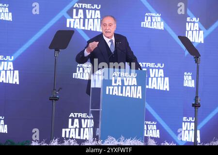 Rome, Latium, Italie. 15 décembre 2024. Lorenzo Cesa, leader de l'UDC, s'exprime au Parti Italien Fratelli d'Italia L'Atreju 2024 au Circo Massimo à Rome (crédit image : © Paolo Pizzi/Pacific Press via ZUMA Press Wire) USAGE ÉDITORIAL SEULEMENT! Non destiné à UN USAGE commercial ! Banque D'Images
