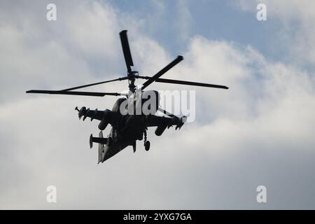 Les soldats russes se retirent de la base aérienne de Khmeimim près de la ville syrienne de Lattaquié (Lattaquié). Dans cette photo du 15 décembre 2024 Force aérienne russe à Banque D'Images