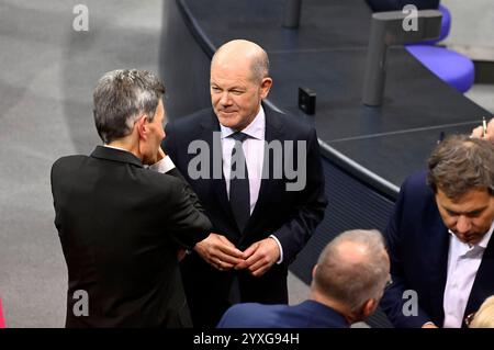 Rolf Mützenich, Olaf Scholz und Lars Klingbeil in der 205. Sitzung des Deutschen Bundestages im Reichstagsgebäude. Berlin, 16.12.2024 *** Rolf Mützenich, Olaf Scholz et Lars Klingbeil lors de la 205e session du Bundestag allemand dans le bâtiment du Reichstag Berlin, 16 12 2024 Foto:XF.xKernx/xFuturexImagex bundestagssitzung205 4112 Banque D'Images