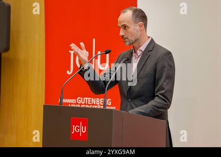Einweihung des Centrum für Fundamentale Physik CFP auf dem Mainzer Gutenberg-Campus, Johannes Gutenberg-Universität Mainz, Prisma Forschungsquatier Clemens Hoch Minister im Ministerium für Wissenschaft und Gesundheit des Landes Rheinland-Pfalz 16.12.24 *** inauguration du Centre de physique fondamentale CFP sur le campus Gutenberg Mainz, Johannes Gutenberg Ministry, Prisma Forschemens University Mainz, Prisma Forschemens Hoch 16e ministre de la santé de l'État de Palhinland Banque D'Images