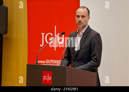 Einweihung des Centrum für Fundamentale Physik CFP auf dem Mainzer Gutenberg-Campus, Johannes Gutenberg-Universität Mainz, Prisma Forschungsquatier Clemens Hoch Minister im Ministerium für Wissenschaft und Gesundheit des Landes Rheinland-Pfalz 16.12.24 *** inauguration du Centre de physique fondamentale CFP sur le campus Gutenberg Mainz, Johannes Gutenberg Ministry, Prisma Forschemens University Mainz, Prisma Forschemens Hoch 16e ministre de la santé de l'État de Palhinland Banque D'Images