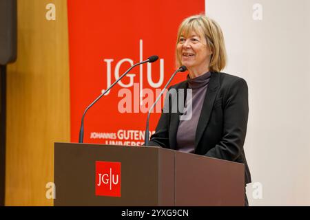 Einweihung des Centrum für Fundamentale Physik CFP auf dem Mainzer Gutenberg-Campus, Johannes Gutenberg-Universität Mainz, Prisma Forschungsquatier Doris Ahnen, Ministerin der Finanzen des Landes Rheinland-Pfalz 16.12.24 *** inauguration du Centre de physique fondamentale CFP sur le Campus Gutenberg à Mayence, Johannes Gutenberg University Mainz, Prisma Research Doris Ahnen, Ministre des finances de l'État du Palatinat 24-24-24-24 Banque D'Images