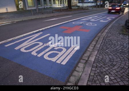 Voie de secours pour ambulances, bus et taxis, Erlangen, moyenne Franconie, Bavière, Allemagne, Europe Banque D'Images