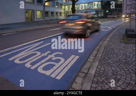 Voie de secours pour ambulances, bus et taxis, Erlangen, moyenne Franconie, Bavière, Allemagne, Europe Banque D'Images