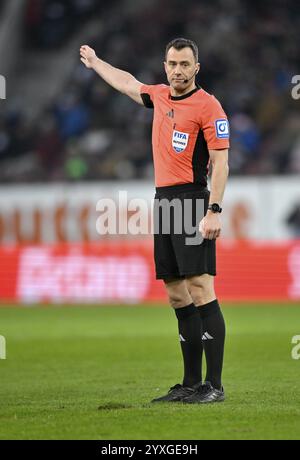 Arbitre arbitre Sven Jablonski Gesture Gesture WWK Arena, Augsbourg, Bavière, Allemagne, Europe Banque D'Images
