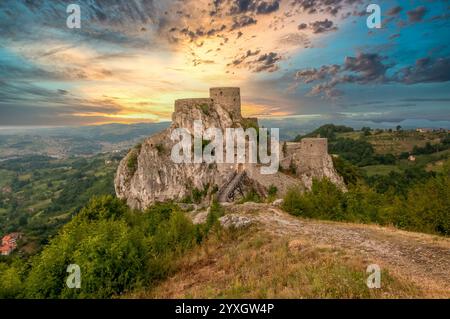 Vue aérienne du château médiéval de Srebrenik en Bosnie Banque D'Images