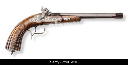 Studio shot d'une arme courte de pistolet à disque de percussion historique sur fond blanc avec ombre Banque D'Images