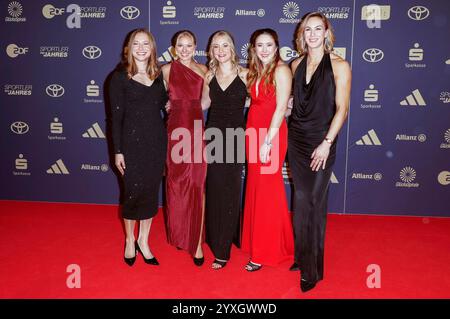 Gina Lückenkemper, Lisa Mayer, Sophia Junk, Rebekka Haase und Alexandra Burghardt BEI der 77. Sportler des Jahres Gala 2024 im Kurhaus. Baden-Baden, 15.12.2024 *** Gina Lückenkemper, Lisa Mayer, Sophia Junk, Rebekka Haase et Alexandra Burghardt au Gala de l'athlète de l'année 77 2024 au Kurhaus Baden Baden, 15 12 2024 Foto:XR.xSchmiegeltx/xFuturexImagex sportler des jahres 4326 Banque D'Images