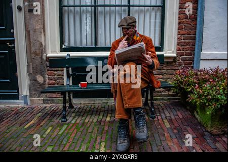 14 décembre, Deventer. Chaque année, autour de cette date, le monde du XIXe siècle de l'écrivain anglais Charles Dickens revit dans la belle ville néerlandaise de Deventer - plus de 950 personnages tirés des célèbres livres de Dickens. Banque D'Images