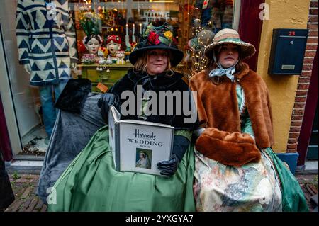 14 décembre, Deventer. Chaque année, autour de cette date, le monde du XIXe siècle de l'écrivain anglais Charles Dickens revit dans la belle ville néerlandaise de Deventer - plus de 950 personnages tirés des célèbres livres de Dickens. Banque D'Images