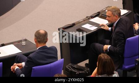 Bundestag Bundeskanzler 16.12.2024, Allemagne, Berlin, Deutscher Bundestag, 20. Wahlperiode, 205 Sitzung , Vertrauensfrage des BUndeskanzlers, hier Christian Lindner und Friedrich Merz Berlin Berlin Allemagne *** Bundestag chancelier fédéral 16 12 2024, Allemagne, Berlin, Bundestag allemand, 20 mandats électoraux, session 205, question de confiance du chancelier fédéral, ici Christian Lindner et Friedrich Merz Berlin Berlin Allemagne Banque D'Images