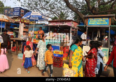 Stands de boissons sur Marina Beach à Chennai, Tamil Nadu, Inde Banque D'Images