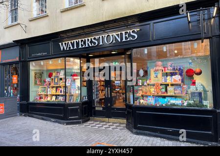 Librairie Waterstones à Guildhall Square. Carmarthen, pays de Galles, Royaume-Uni. 11 décembre 2024. Banque D'Images