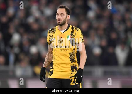 Rome, Italie. 16 décembre 2024. Hakan Calhanoglu du FC Internazionale lors du match de Serie A entre le SS Lazio et le FC Internazionale au stade Olimpico à Rome (Italie), le 16 décembre 2024. Crédit : Insidefoto di andrea staccioli/Alamy Live News Banque D'Images