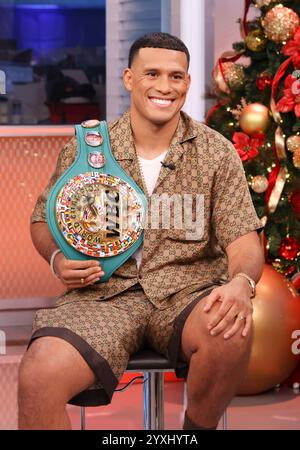 Doral, États-Unis. 16 décembre 2024. DORAL, FLORIDE - 16 DÉCEMBRE : David Benavidez est vu pendant 'Despierta America' d'Univision pour promouvoir son prochain combat aux studios Univision le 16 décembre 2024 à Doral, Floride. (Photo de Dax Tamargo/Sipa USA) crédit : Sipa USA/Alamy Live News Banque D'Images