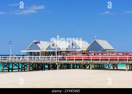 Le populaire train touristique rouge sur la jetée de Busselton, Busselton, ville de Busselton, Australie occidentale Banque D'Images