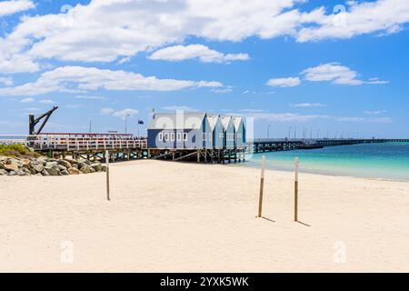 Busselton Jetty assis au-dessus de la mer calme de Geographe Bay, Busselton, ville de Busselton, Australie occidentale Banque D'Images