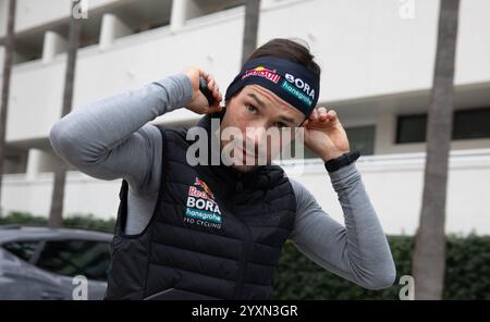 Palma, Espagne. 17 décembre 2024. Primoz Roglic de Slovénie se prépare pour une séance d'entraînement. Crédit : Clara Margais/dpa/Alamy Live News Banque D'Images