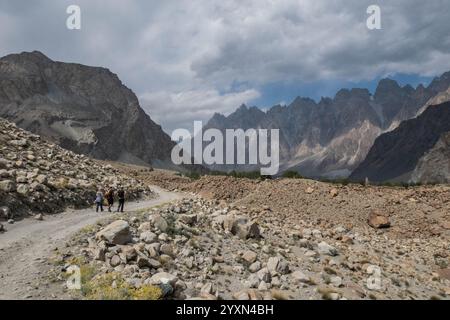 Vue du village passu et des cônes passu, passu, Gojal, Baltistan, Pakistan Banque D'Images