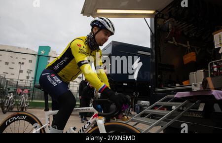 Palma, Espagne. 17 décembre 2024. Jan Tratnik de Slovénie se prépare pour une session de formation. Crédit : Clara Margais/dpa/Alamy Live News Banque D'Images