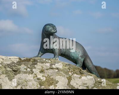 Mijbil Otter de Ring of Bright Water célèbre statue hommage à Gavin Maxwell né à Monrieth Wigtownshire en Écosse Banque D'Images