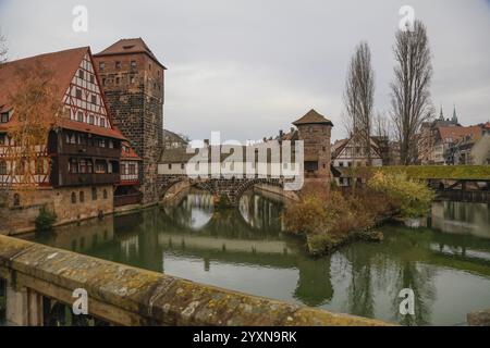 Maxbruecke et Henkerbruecke, Henkersteg au-dessus de Pegnitz, Weinstadel et château d'eau, Nuremberg, moyenne Franconie, Franconie, Bavière, Allemagne, Europ Banque D'Images