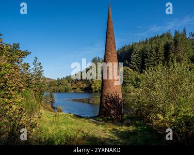 The Eye sculpture sur le bord du Loch Black dans le parc forestier de Galloway en Écosse Banque D'Images