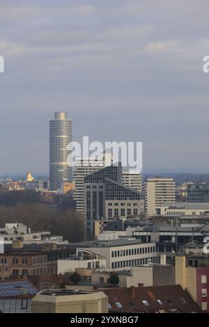 Immeubles de grande hauteur dans la partie orientale de la ville avec Nuremberg Business Tower, Nuremberg, moyenne Franconie, Franconie, Bavière, Allemagne, Europe Banque D'Images
