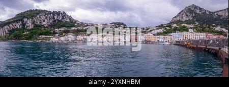 Ciel couvert au-dessus de Capri en Italie Banque D'Images