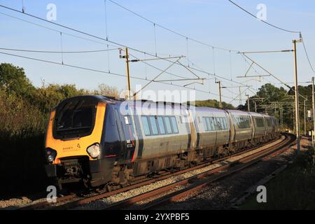 Un train classe 221 Super Voyager, Avanti West Coast près de Milton Keynes, Angleterre. Sur la ligne Londres Euston à Manchester Piccadilly Banque D'Images