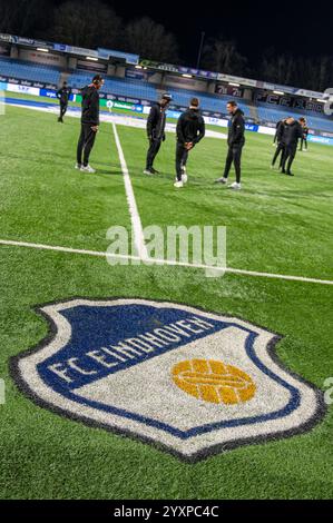 Eindhoven, pays-Bas. 17 décembre 2024. Eindhoven - joueurs de l'Excelsior lors de la deuxième manche de la saison KNVB Beker 2024/2025, la coupe nationale néerlandaise. Le match se déroule entre le FC Eindhoven et l'Excelsior Rotterdam au Jan Louwers Stadion le 17 décembre 2024 à Eindhoven, aux pays-Bas. (VK Sportphoto/Nick Koole) crédit : Yannick Verhoeven/Alamy Live News Banque D'Images