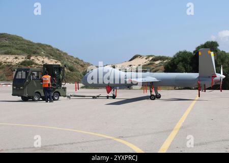 Hermes 900 Kochav véhicule aérien sans pilote sur le tarmac prêt à être remorqué. Banque D'Images