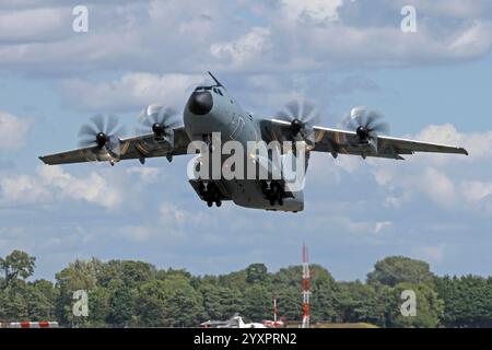 L'avion de transport militaire A400M Atlas de l'armée de l'air espagnole arrive pour l'atterrissage. Banque D'Images