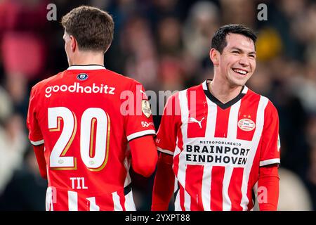 Eindhoven, pays-Bas. 17 décembre 2024. EINDHOVEN, PAYS-BAS - 17 DÉCEMBRE : Guus Til du PSV célèbre après avoir marqué le quatrième but de l'équipe avec Hirving Lozano du PSV lors du match de deuxième tour de la Coupe TOTO KNVB néerlandaise entre le PSV et le Koninklijke HFC au Philips Stadion le 17 décembre 2024 à Eindhoven, pays-Bas. (Photo de Joris Verwijst/Orange Pictures) crédit : Orange pics BV/Alamy Live News Banque D'Images