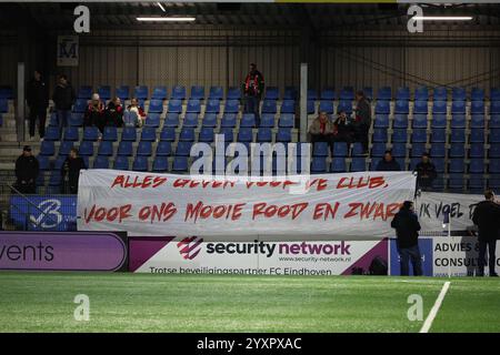 Eindhoven, pays-Bas. 17 décembre 2024. EINDHOVEN, 17-12-2024, Jan Louwers Stadium, saison 2024/2025 Dutch Football TOTO KNVB beker, ambiance dans le stade avant le match Eindhoven - Excelsior (CUP) crédit : Pro Shots/Alamy Live News Banque D'Images