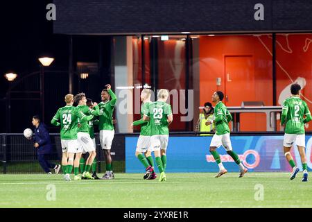 Eindhoven, pays-Bas. 17 décembre 2024. EINDHOVEN, 17-12-2024, Jan Louwers Stadium, saison 2024/2025 Dutch Football TOTO KNVB beker, Excelsior joueurs célébrant le but pendant le match Eindhoven - Excelsior (CUP) crédit : Pro Shots/Alamy Live News Banque D'Images