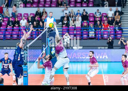 Varsovie, Pologne. 17 décembre 2024. Ligue des champions de volleyball : Projekt Warszawa v ACH volley Ljubljana. Artur Szalpuk. Crédit : Bartlomiej Wisniewski/Cyberfocus/Alamy Live News Banque D'Images