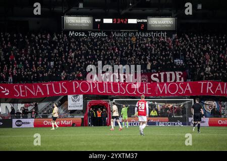 Maastricht, pays-Bas. 17 décembre 2024. Maastricht - le score lors du deuxième tour de la KNVB Beker 2024/2025, la coupe nationale néerlandaise. Le match se déroule entre le MVV Maastricht et Feyenoord au Stadion de Geusselt le 17 décembre 2024 à Maastricht, aux pays-Bas. Crédit : Box to Box Pictures/Alamy Live News Banque D'Images