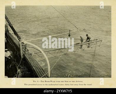 Arcturus Adventure, New York, 1926, navire Arcturus, île Cocos, Costa Rica, description et voyage, îles Galapagos, animaux marins, expéditions scientifiques, Woods Hole, aucune taxonomie nécessaire, Une vue depuis le pont d'un navire, mettant en valeur le gréement et les mâts sur fond d'eaux turbulentes. La perspective capture l'inclinaison du navire lorsqu'il navigue à travers les vagues, mettant l'accent sur le mouvement dynamique de la mer. La scène est encadrée par la structure du navire, avec plusieurs cordes et équipements visibles, laissant entendre la nature opérationnelle du voyage maritime. Le texte en bas fait référence à A. Banque D'Images