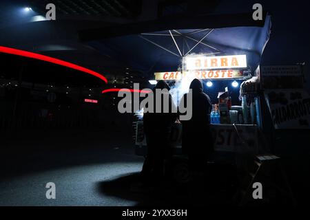 Milan, Italien. 15 décembre 2024. Vue générale à l'extérieur du stade pendant le match de football Serie A 2024/25 entre l'AC Milan et le CFC de Gênes au stade San Siro crédit : dpa/Alamy Live News Banque D'Images