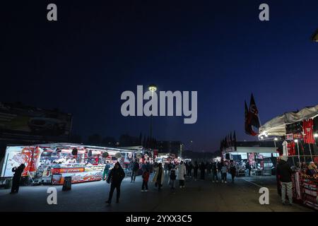 Milan, Italien. 15 décembre 2024. Vue générale à l'extérieur du stade pendant le match de football Serie A 2024/25 entre l'AC Milan et le CFC de Gênes au stade San Siro crédit : dpa/Alamy Live News Banque D'Images