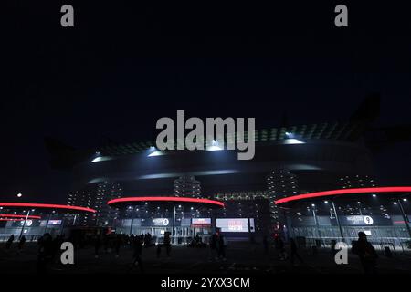 Milan, Italien. 15 décembre 2024. Vue générale à l'extérieur du stade pendant le match de football Serie A 2024/25 entre l'AC Milan et le CFC de Gênes au stade San Siro crédit : dpa/Alamy Live News Banque D'Images