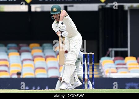 Le Gabba, Brisbane, Australie. 18 décembre 2024. International test Cricket, Australie contre Inde 3e jour de test 5 ; Nathan McSweeney de l'Australie est frappé sur le PAD crédit : action plus Sports/Alamy Live News Banque D'Images