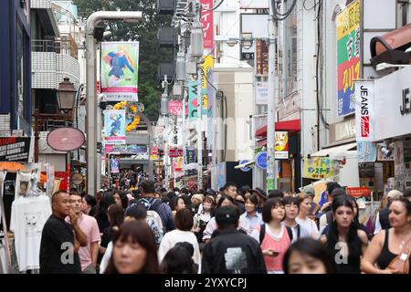 Rue Takeshita bondée à Tokyo, Shibuya, Japon, Asie. Banque D'Images