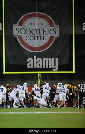 Frisco, Texas, États-Unis. 17 décembre 2024. Le kicker de Memphis TRISTAN VANDENBBERG (25 ans) marque un point supplémentaire lors du premier quart-temps au Scooter Coffee Frisco Bowl au Toyota Stadium de Frisco mardi soir. (Crédit image : © Brian McLean/ZUMA Press Wire) USAGE ÉDITORIAL SEULEMENT! Non destiné à UN USAGE commercial ! Banque D'Images