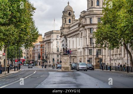 Londres, Angleterre - septembre 8,2024 : vue sur la rue Whitehall Street le dimanche matin Banque D'Images