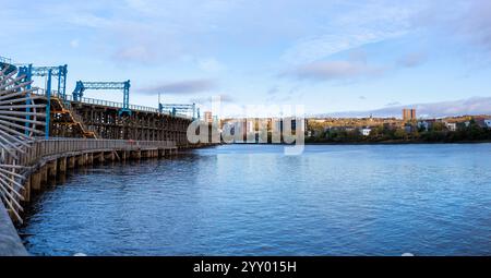 Gateshead UK : 29 octobre 2024 : Dunston Staiths sur la rivière Tyne sur un panorama ensoleillé de jour d'automne Banque D'Images