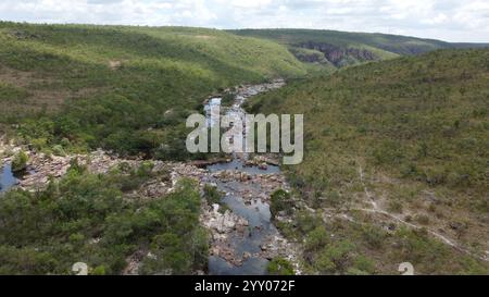 La rivière Rio dos Couros dans le parc national de Chapada dos Veadeiros, situé dans l'état de Goiás, Brésil Banque D'Images